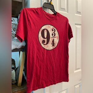 Universal studios wizarding world of Harry Potter Short Sleeve 9 3/4 T Shirt M